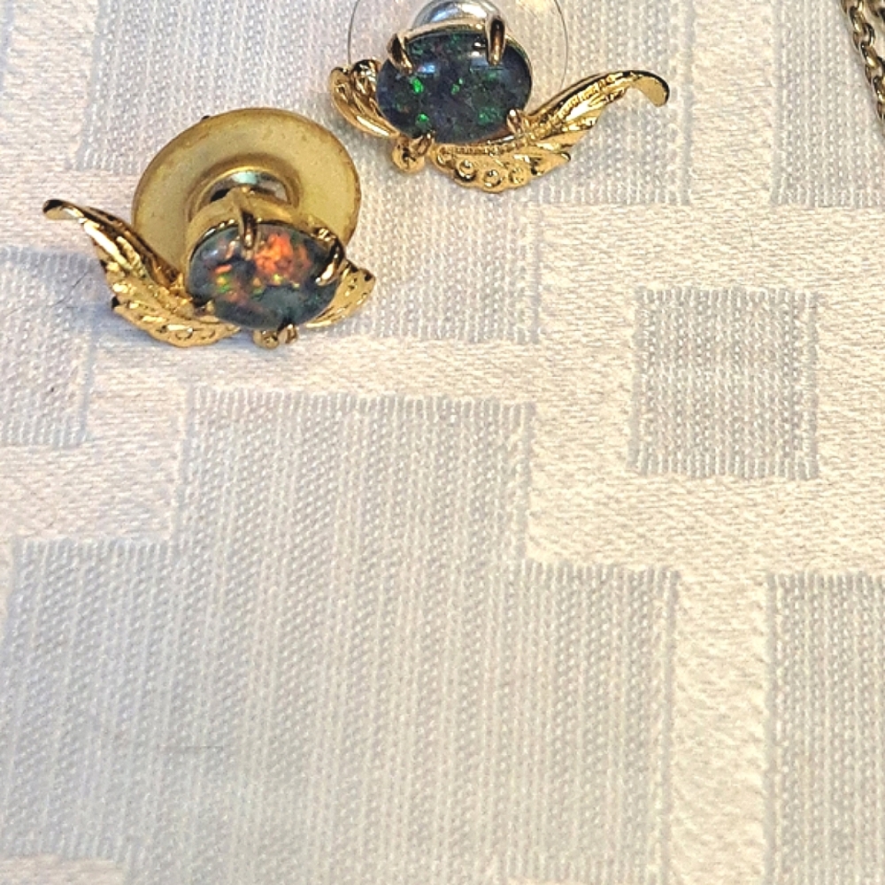 Vintage And Elegant Goldtone and Black Opal Jewelry Set